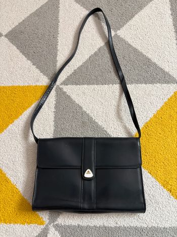 Sac à bandoulière en cuir vintage couleur bleu marine