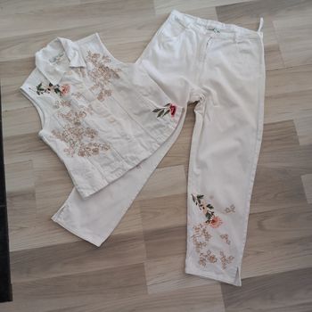 Ensemble 2 pièces veste sans manches + pantalon jean imprimé blanc Jacqueline Riu taille S