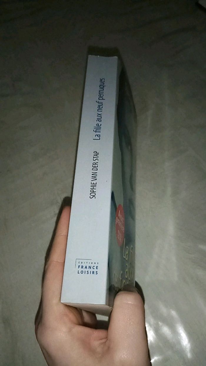 La fille aux neuf perruques - photo numéro 2