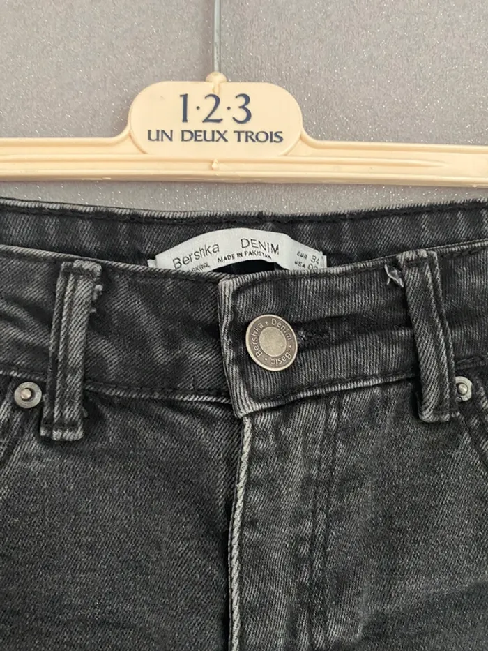 Short en jean noir Bershka XS - photo numéro 3