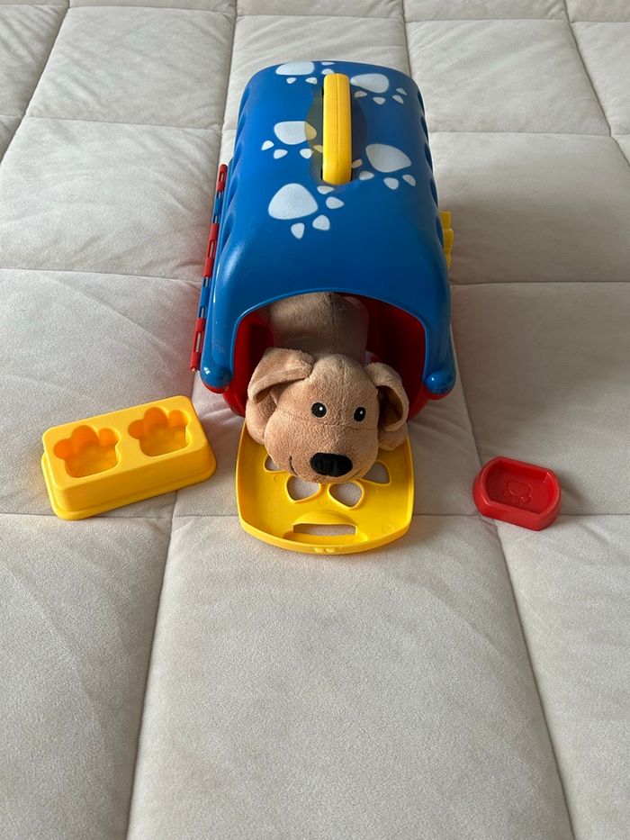 Petit chien et sa cage niche portable - photo numéro 2