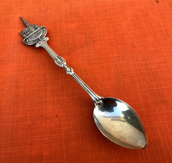 Cuillère à café de collection Fleuron Cathédrale Saint-Étienne Vienne (Autriche) - photo numéro 2