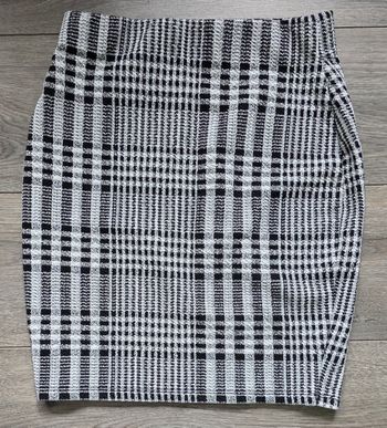Jupe courte à carreaux noir et blanc