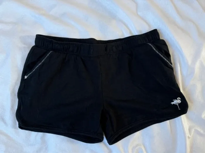 Short noir