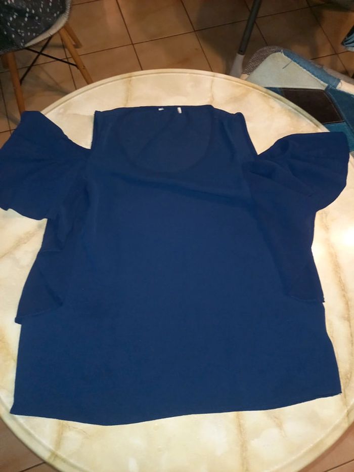 T-shirt épaule dénudée