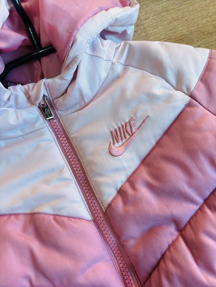 Doudoune Nike Just do it 🩷 Taille 2-3 ans - photo numéro 3