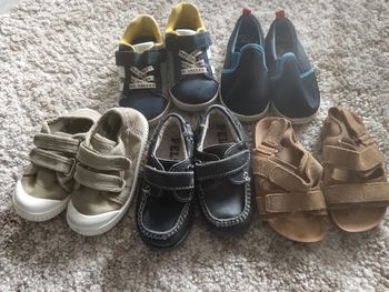 Lot chaussures garçon 22