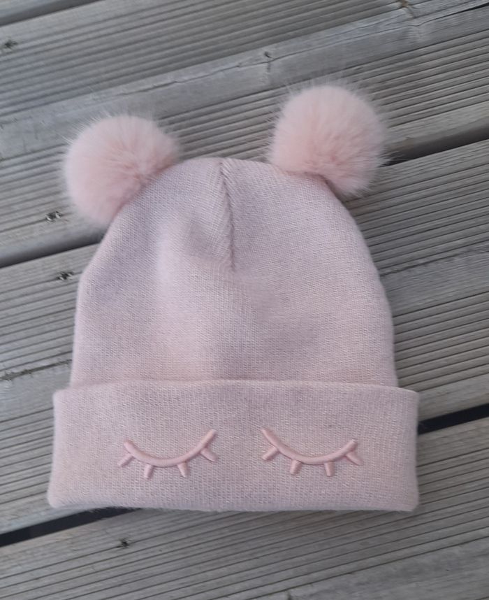 Bonnet rose pastel à paillettes