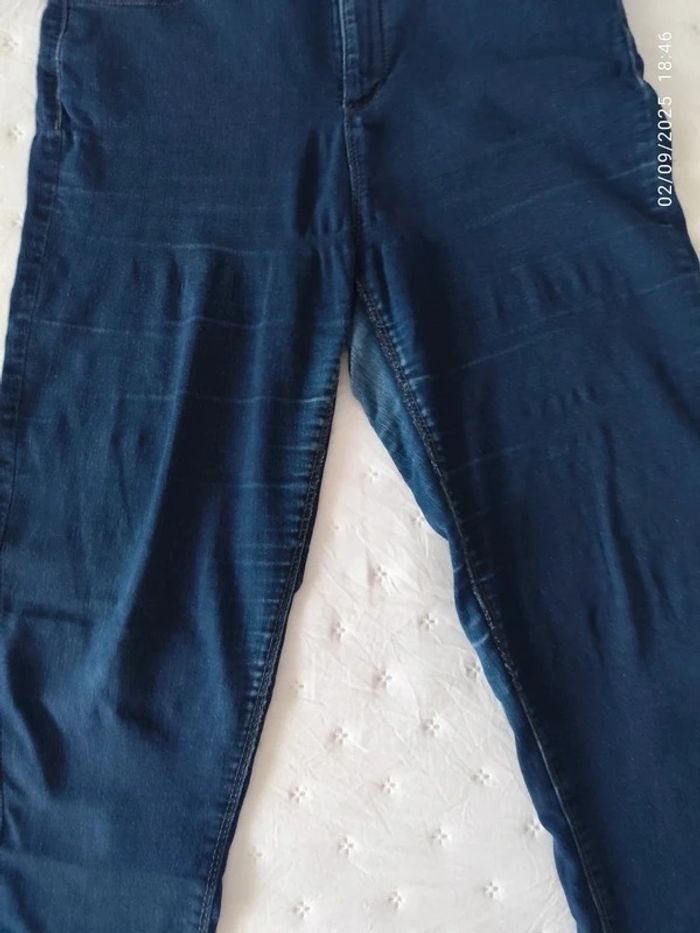 Vaqueros superskinny de tiro alto oscuros básicos de clockhouse - photo numéro 3