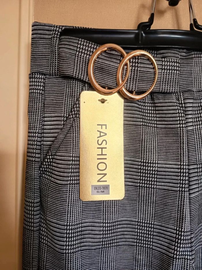 Pantalon femme style legging. Marque Fashion - photo numéro 3