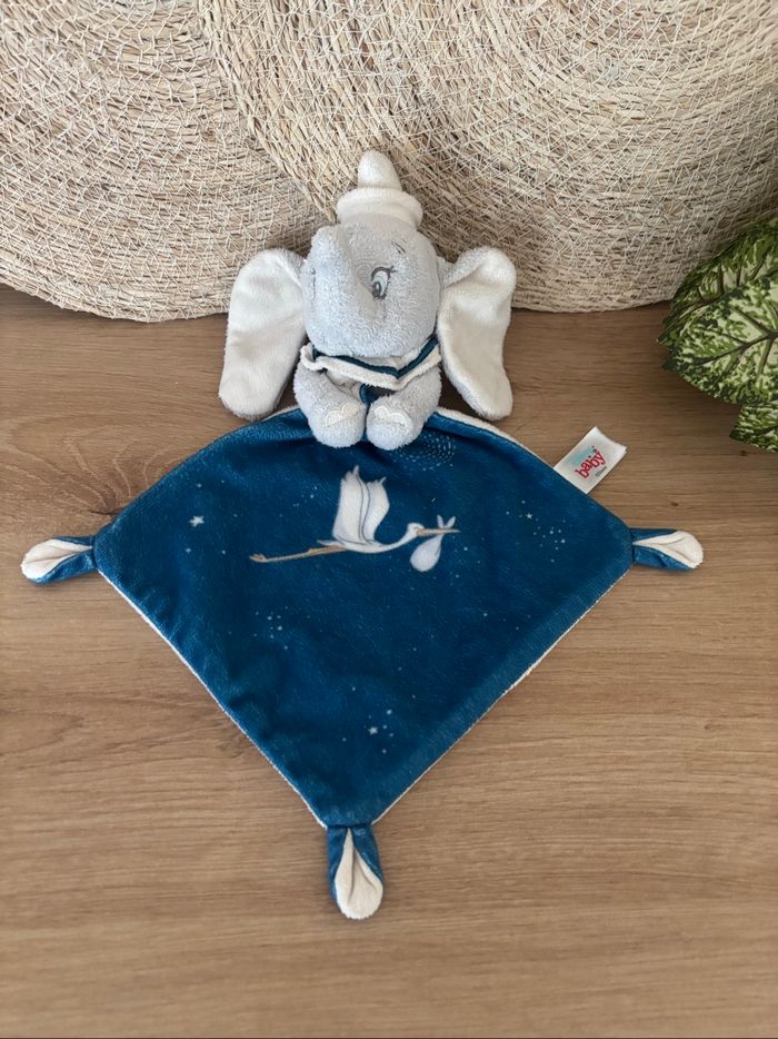Doudou plat éléphant Dumbo bleu gris cigogne Disney