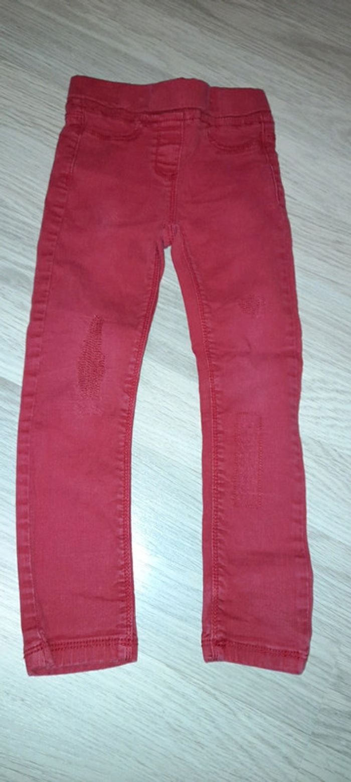 Jean rouge 4 ans tape a l oeil