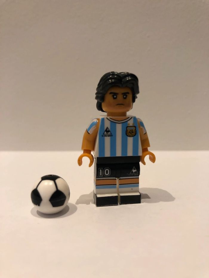 Figurine type lego Diégo Armando Maradona en équipe d’Argentine. Footballeur