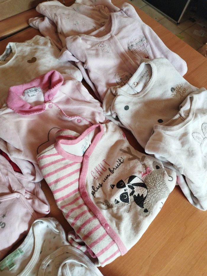 Lot pyjama et body 6 mois - photo numéro 2