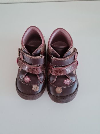 chaussures scratchs T22