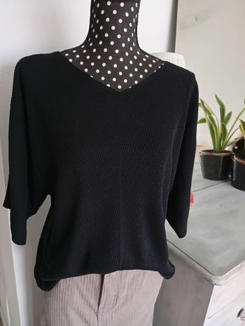 Haut noir en maille. Uniqlo 40