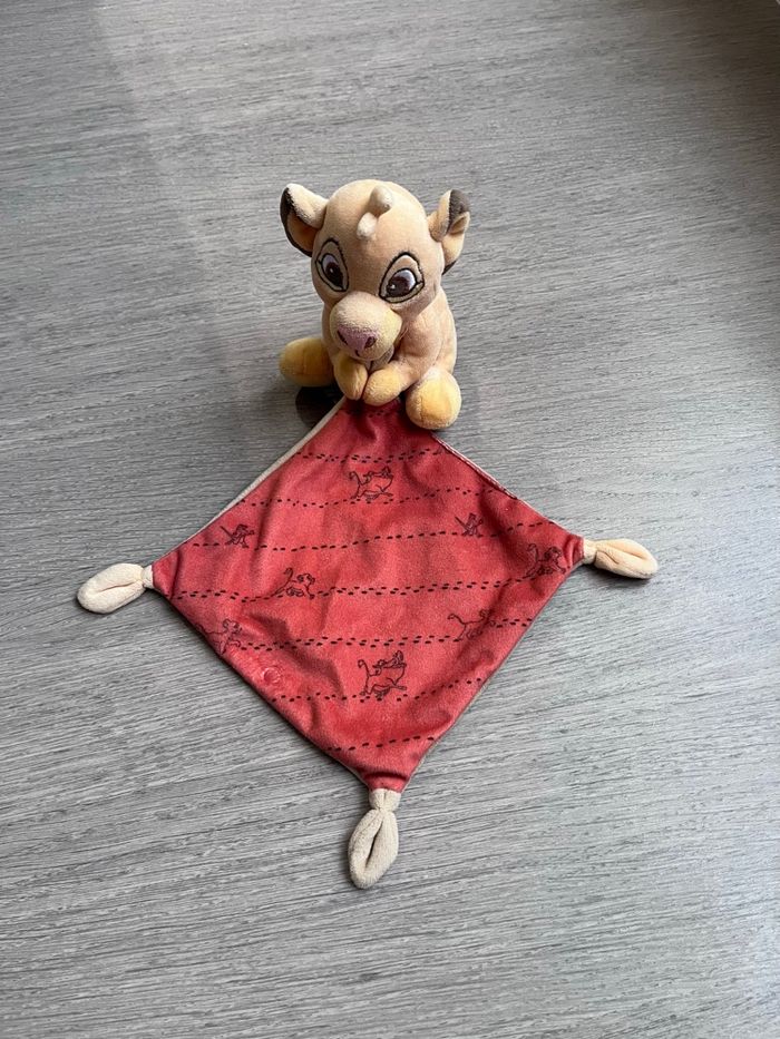 Doudou mouchoir Simba le roi lion rouge neuf sans étiquette