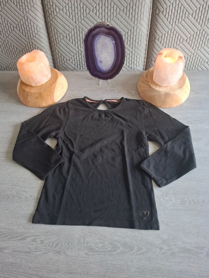 T-shirt noir à manche longue 5 ans