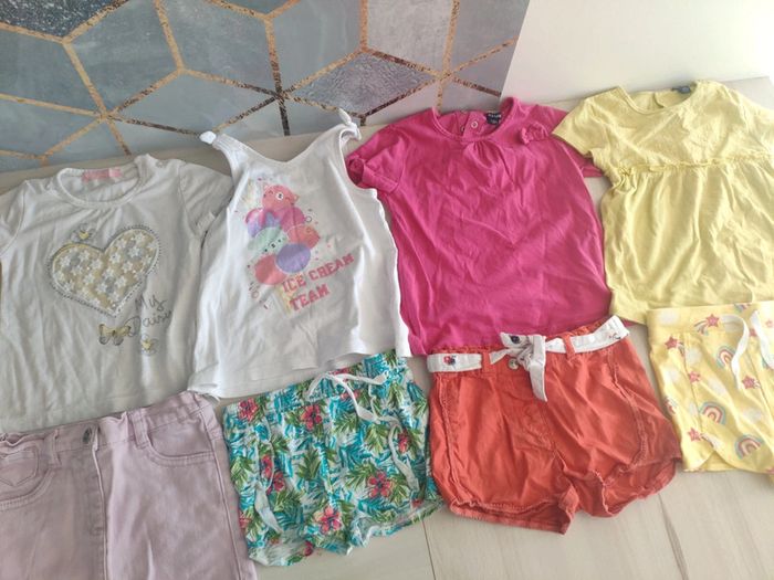 Lot 4 tenues été fille 18 mois + un maillot de bain shorts t shirts - photo numéro 2