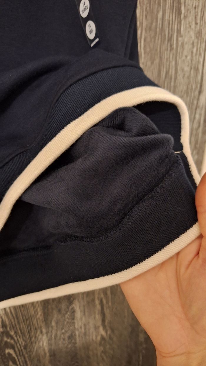 Sweat molleton bleu marine imprimé relief - photo numéro 4