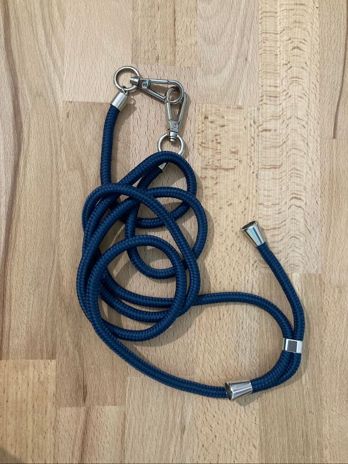 Coque de téléphone avec lanière - photo numéro 4