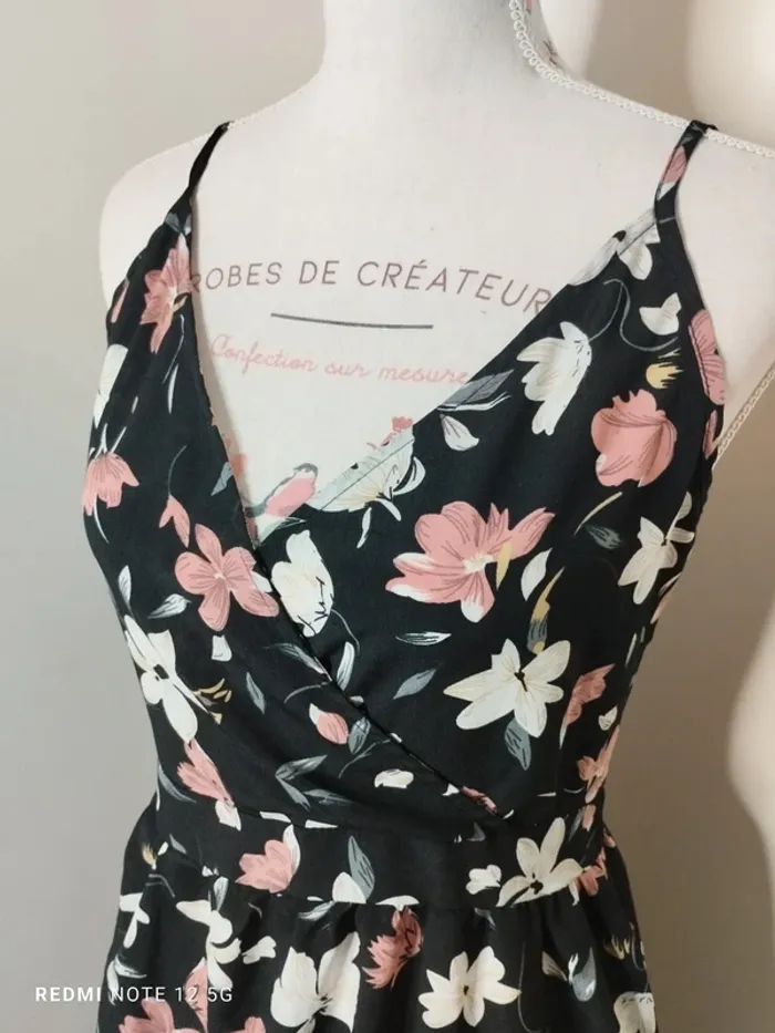Jolie robe fleurie taille M - photo numéro 2