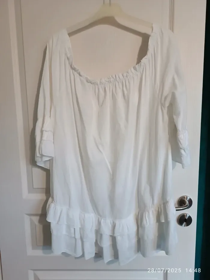 Blouse ample à volants blanche