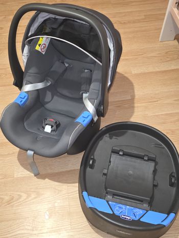 Siège auto avec son socle 