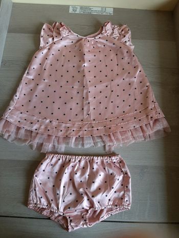 Robe satinée rose 12mois + sa culotte