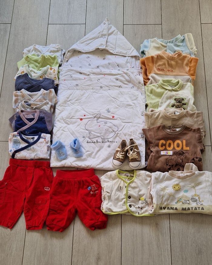 Lot de vêtements bébé garçon T 1 mois