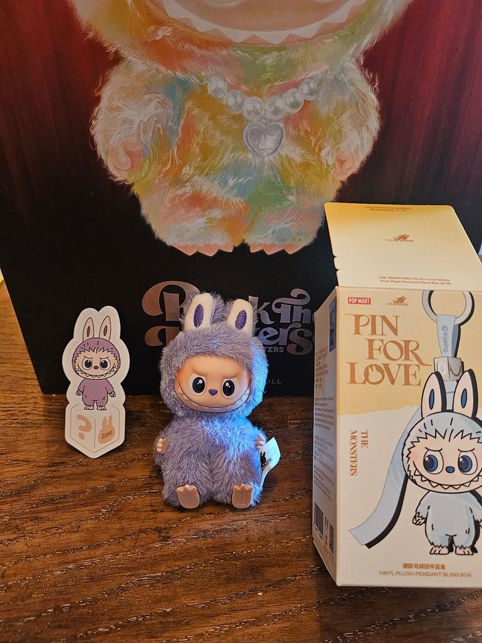 Labubu Pins for love "?"