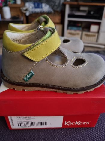 Sandales kickers neuves taille 21