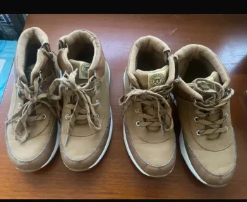Les chaussures pour garçons