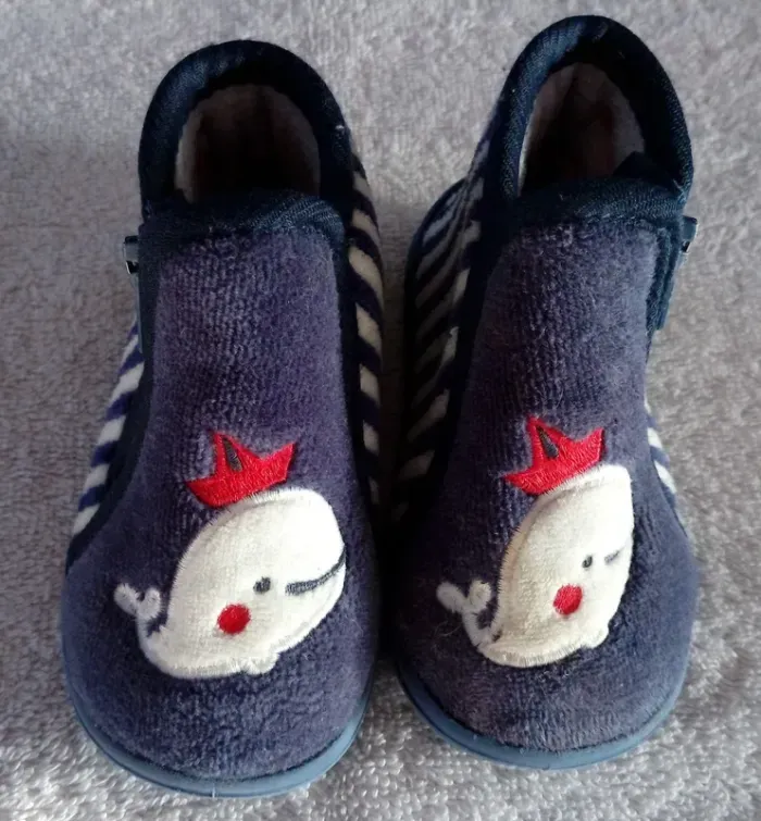 Chaussons bleu & blanc taille 19 (réf perso N20)(familleac72)