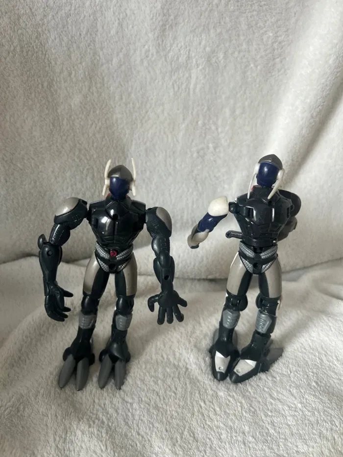 Lot 2 figurines Digimon Bandai 2001 – Cyberdramon & Justimon – vintage / pour pièces - photo numéro 2
