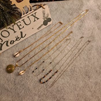 Lot colliers doré tout en finesse