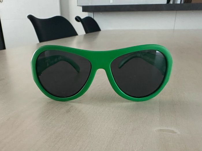 Lunette de soleil bébé verte - photo numéro 2