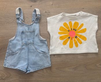 Combi-short en jean + t-shirt fleuri Zara – taille 18 mois (1 1/2 ans) – très bon état