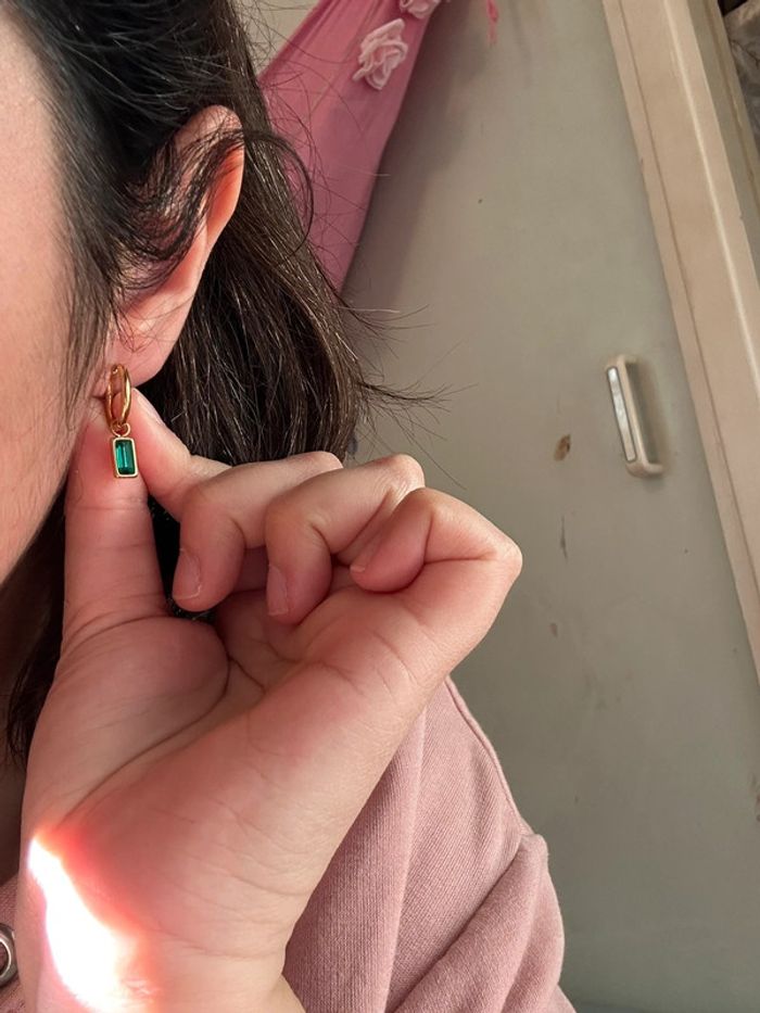 Boucles d’oreilles détails émeraude - photo numéro 2