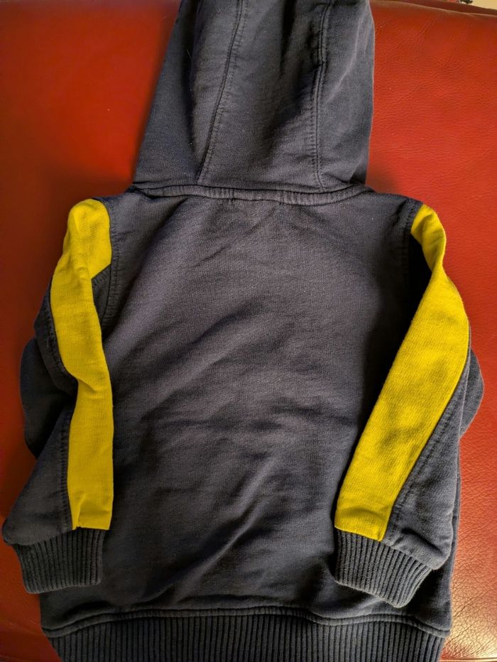 Sweat capuche bleu et jaune - photo numéro 2