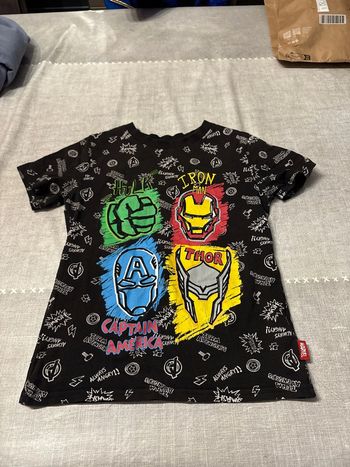 T shirt 7/8 ans Disney Marvel