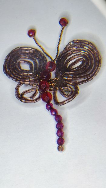 Broche perles papillon