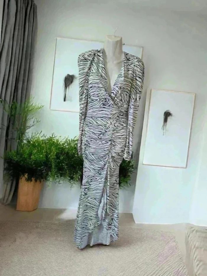 Superbe robe blanche et noir 🌹38🌹