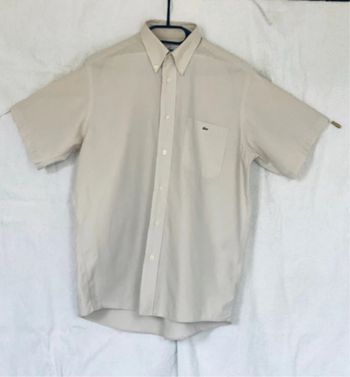 Chemise Lacoste authentique à rayures fines beige.