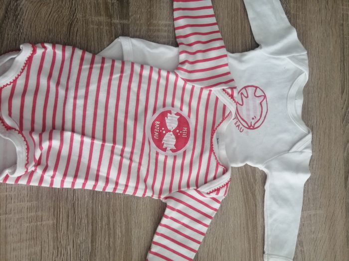 Lot 8 bodies manche longue kiabi et petit bateau