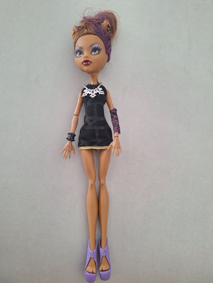 Lot 10 poupées monster high et supports - photo numéro 6