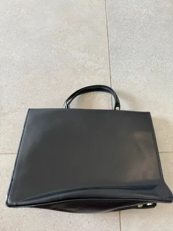 Sac à main Zara, il y a des petites marques d'usures, 33x23cm