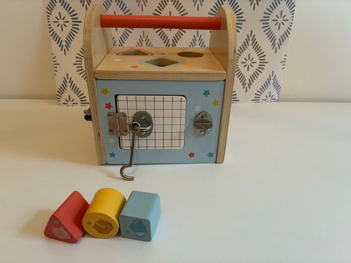 Cube activités avec différentes fermetures - photo numéro 3