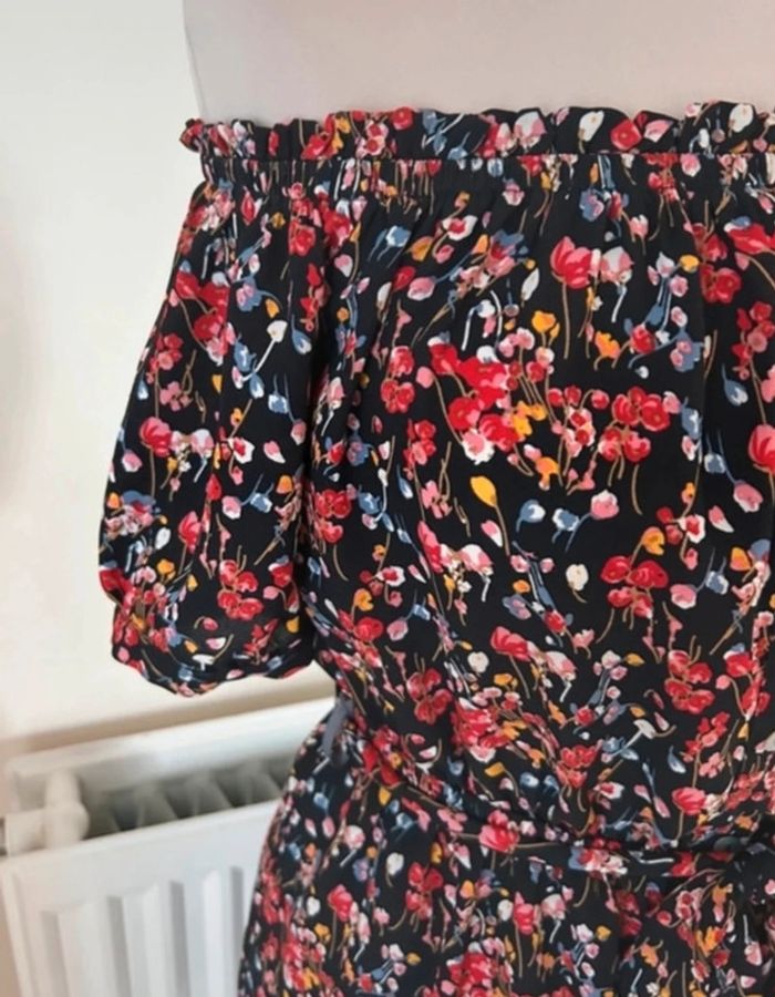 Robe fleurie, noire et rouge, Forever21 - photo numéro 3