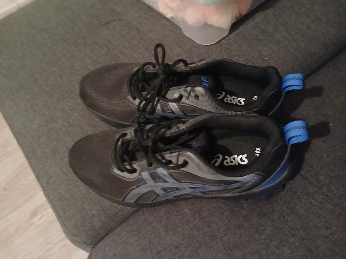 Baskets asics neuve 40